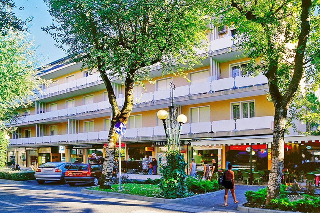 Residence Bussola Бибионе Экстерьер фото